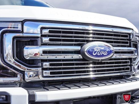 Used 2022 Ford F350 Platinum w/ FX4 Off-Road Package image 16