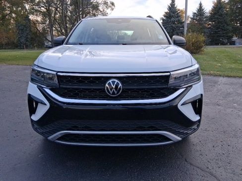 Used 2022 Volkswagen Taos S image 2