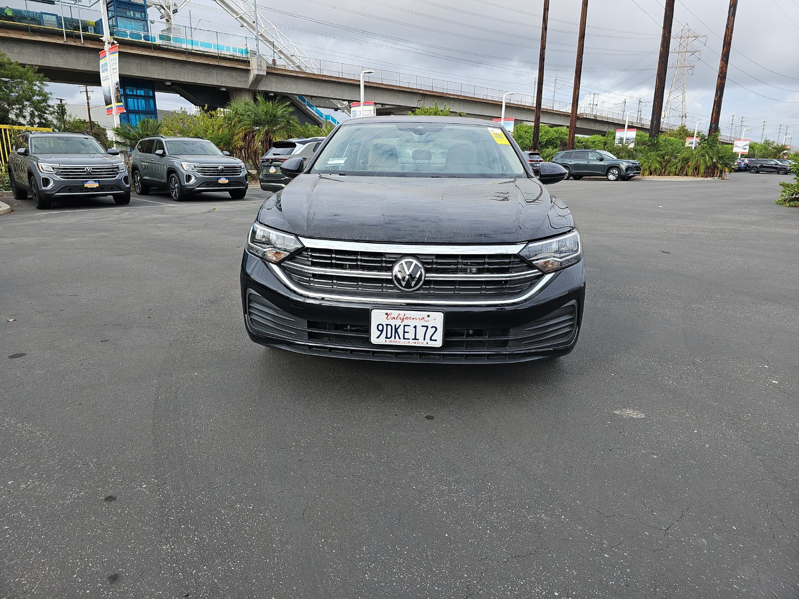 Used 2023 Volkswagen Jetta SE FWD image 2