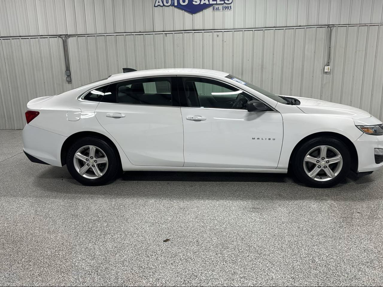 Used 2020 Chevrolet Malibu LS FWD image 1