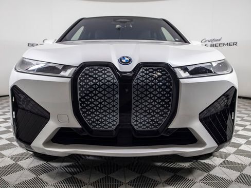 Used 2023 BMW iX xDrive50 w/ Sport Package AWD/4WD image 5