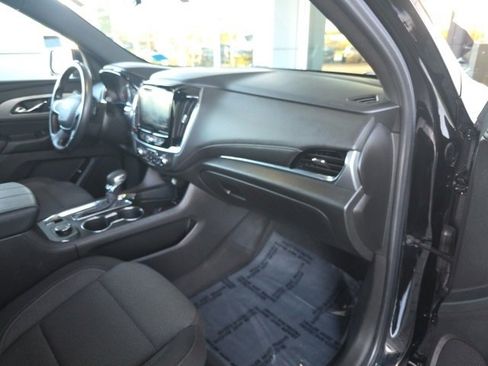 Used 2022 Chevrolet Traverse LT image 9
