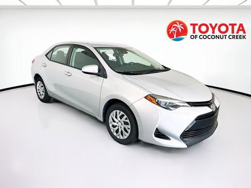 Used 2018 Toyota Corolla LE FWD image 1