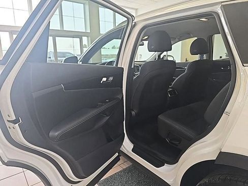 Used 2019 Kia Sorento LX w/ LX Convenience Package image 26