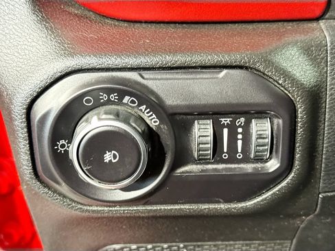 Used 2018 Jeep Wrangler Unlimited Rubicon AWD/4WD image 16