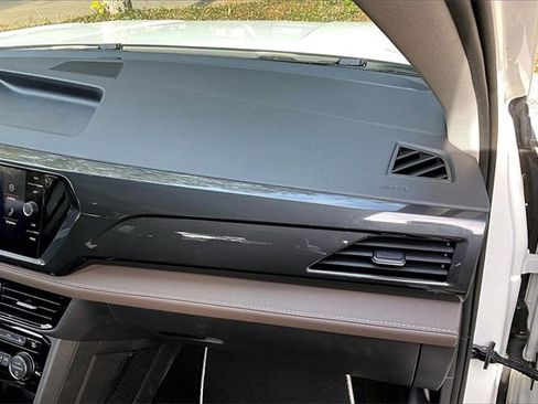 Used 2023 Volkswagen Taos SEL image 23