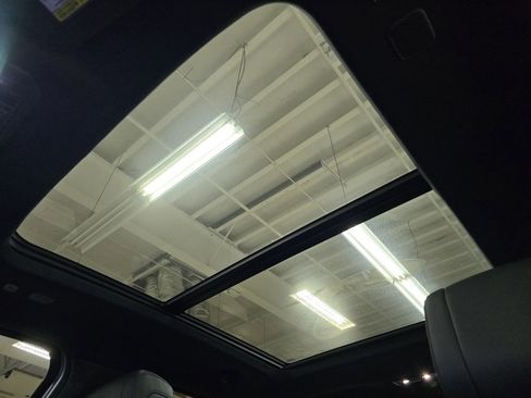 Used 2023 Toyota Tundra Platinum image 3