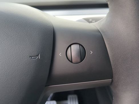 Used 2021 Tesla Model Y Performance image 24