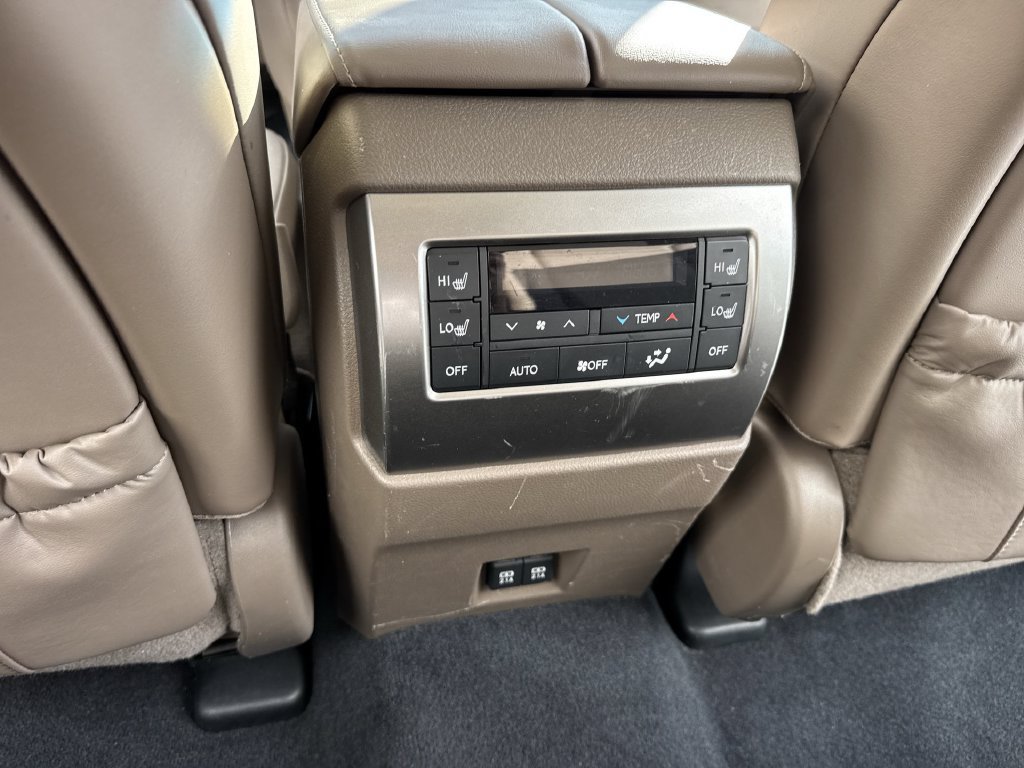 Used 2023 Lexus GX 460 Luxury w/ Accessory Package AWD/4WD image 37