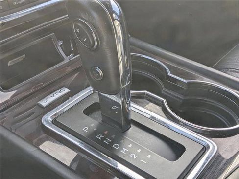 Used 2017 Lincoln Navigator Reserve image 8