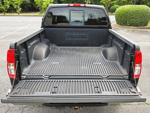 Used 2010 Nissan Frontier SE w/ SE Value Truck Pkg RWD image 35