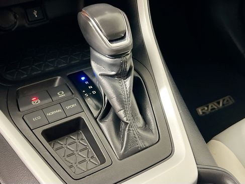 Used 2020 Toyota RAV4 XLE Premium FWD image 25