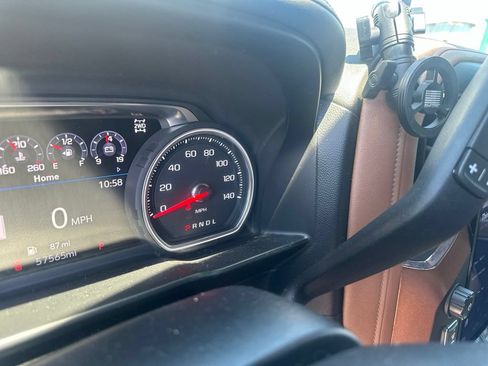 Used 2019 Chevrolet Silverado 1500 High Country w/ Technology Package AWD/4WD image 9