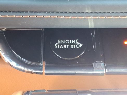 Used 2025 Lincoln Aviator Black Label AWD/4WD image 19