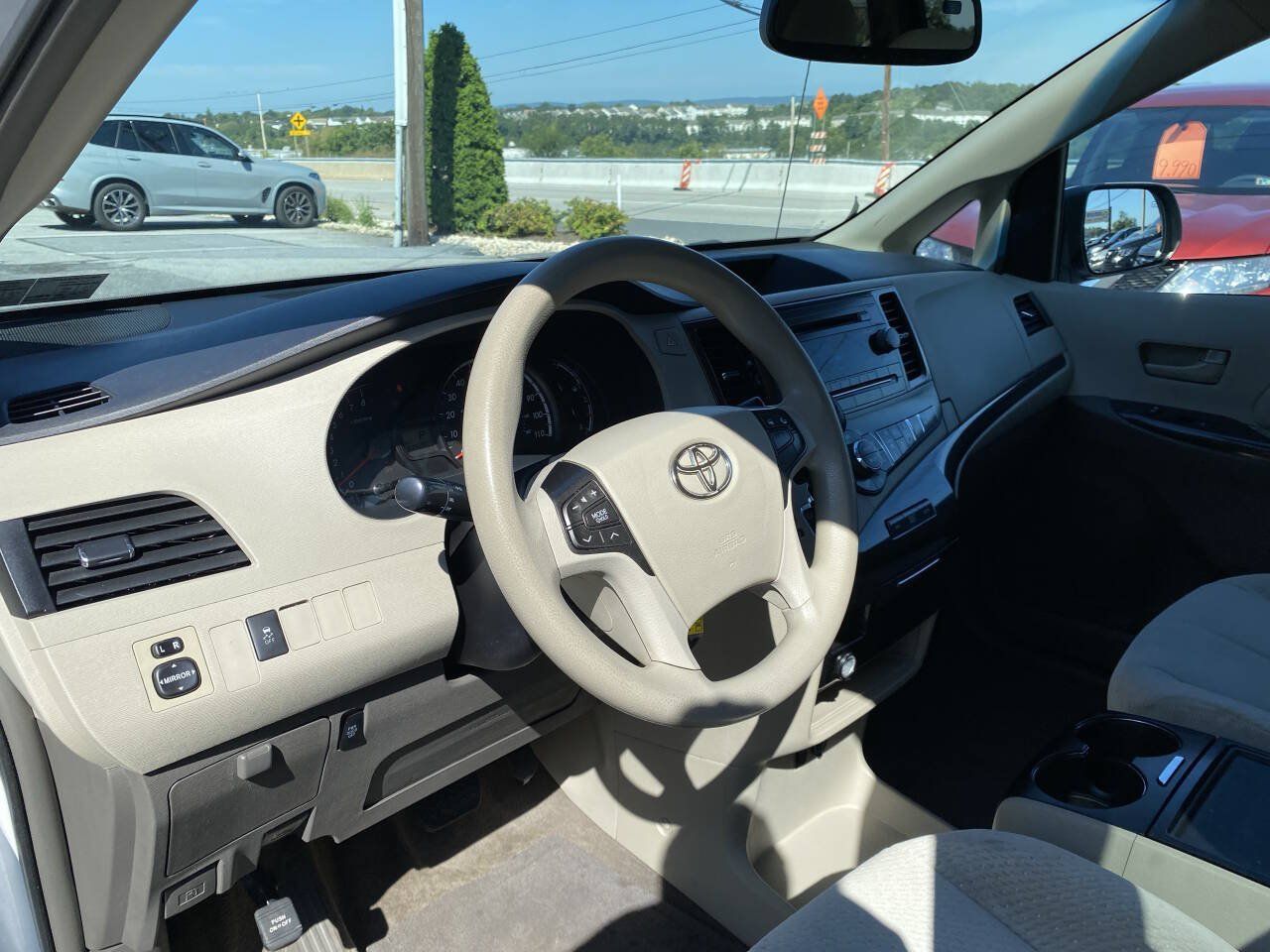 Used 2014 Toyota Sienna LE FWD image 12