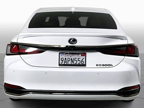 Used 2022 Lexus ES 300h F Sport image 4