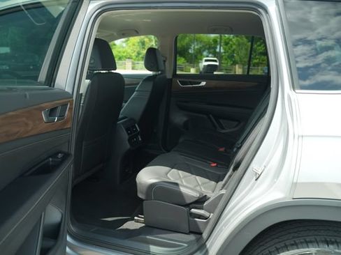 Used 2025 Volkswagen Atlas SE FWD image 15