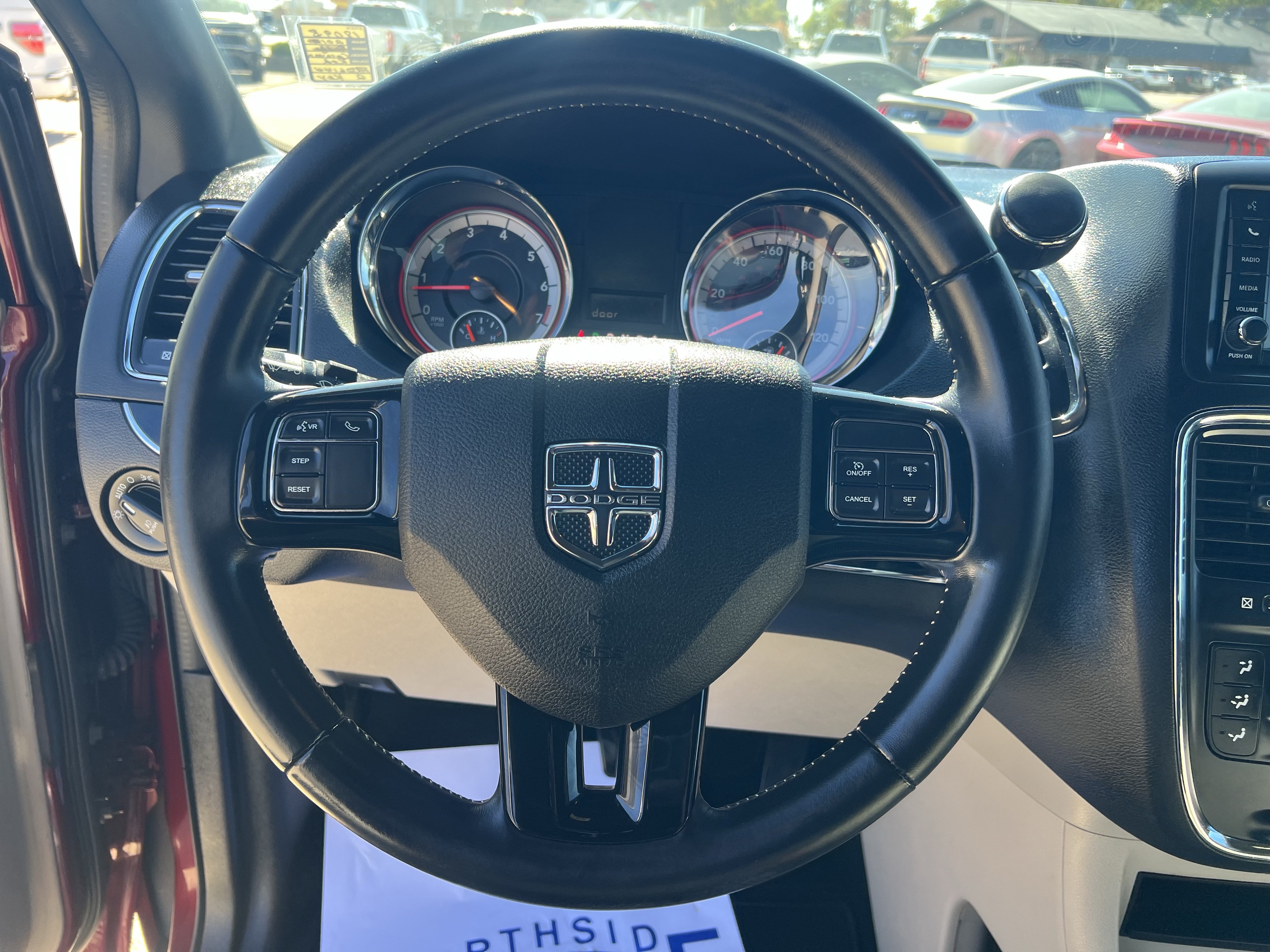 Used 2017 Dodge Grand Caravan SXT FWD image 18