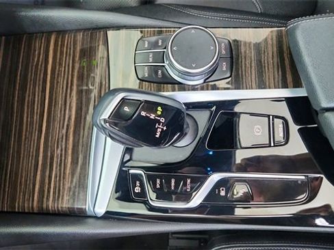 Used 2023 BMW 530e xDrive w/ Premium Package image 51