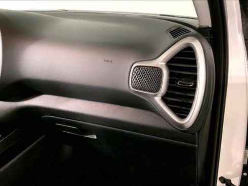 Certified 2025 Kia Soul LX w/ LX Technology Package FWD image 16