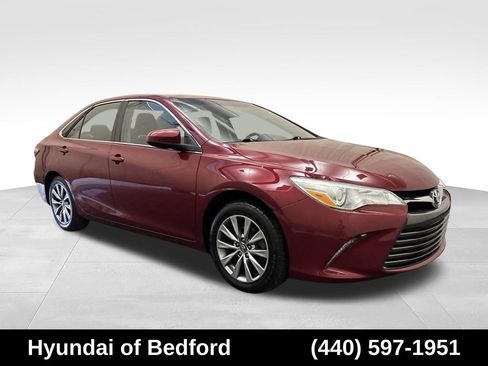 Used 2016 Toyota Camry XLE w/ Moonroof Package FWD image 3