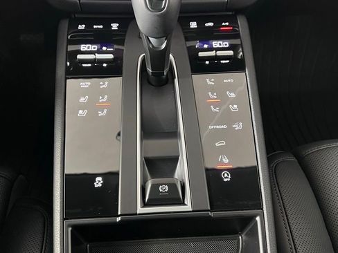 Certified 2026 Porsche Macan AWD/4WD image 36