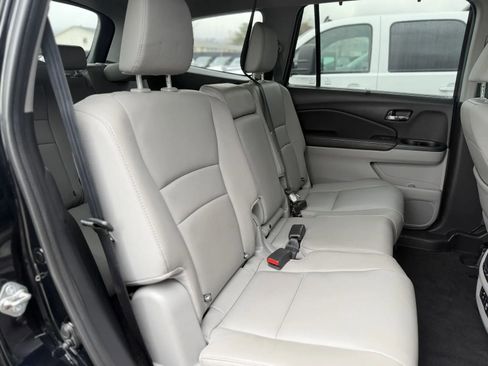 Used 2018 Honda Pilot Touring image 19