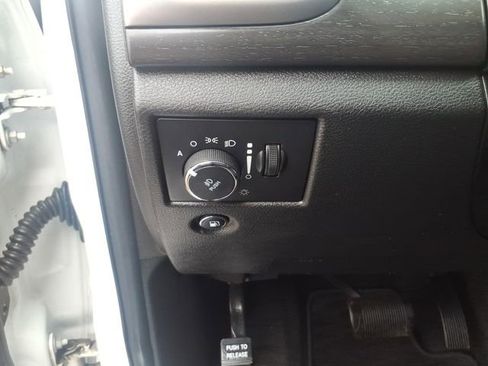 Used 2018 Jeep Grand Cherokee Altitude image 17