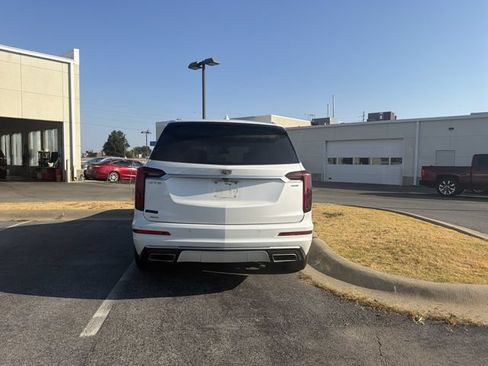 Used 2022 Cadillac XT6 Premium Luxury w/ Platinum Package AWD/4WD image 3