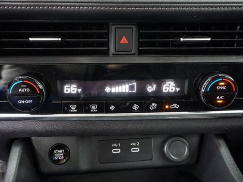 Used 2025 Nissan Rogue SV FWD image 15