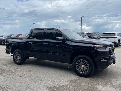 Used 2025 Chevrolet Colorado LT w/ LT Convenience Package RWD image 3