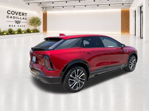 Certified 2025 Cadillac Optiq Sport 2 w/ LPO, Floor Liner Package AWD/4WD image 10