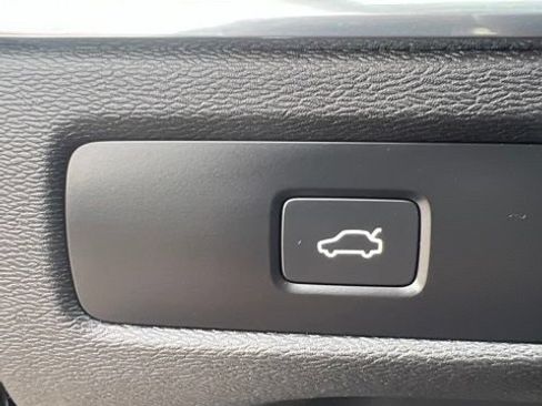 Used 2025 Volvo XC60 B5 Ultra w/ Protection Package Premier AWD/4WD image 23