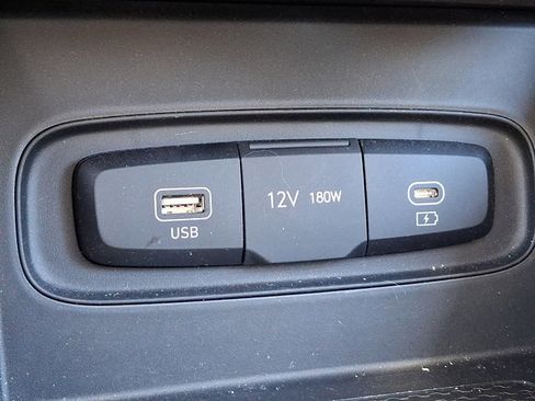 Used 2023 Hyundai Venue SEL image 23