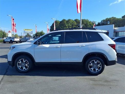 Used 2023 Honda Passport TrailSport image 3