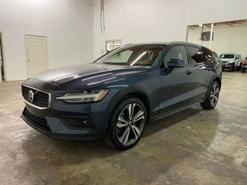 Used 2025 Volvo V60 B5 Cross Country Plus AWD/4WD image 1