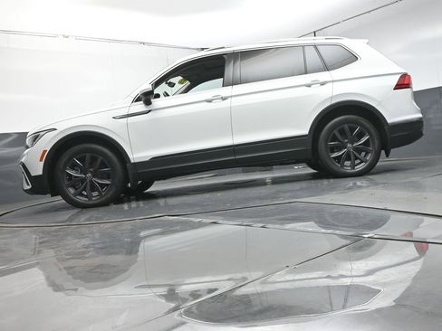 Used 2022 Volkswagen Tiguan SE image 36