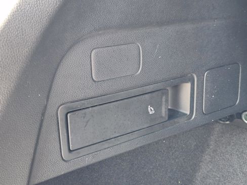 Used 2022 Volkswagen Tiguan SE R-Line image 28