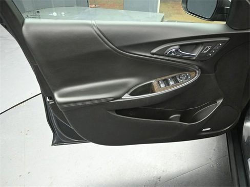 Used 2018 Chevrolet Malibu Premier w/ Premier Sun and Wheel Package image 20