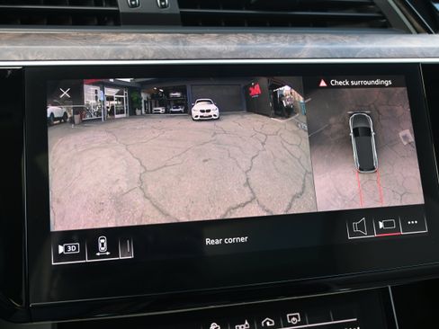 Used 2019 Audi e-tron Premium Plus image 57