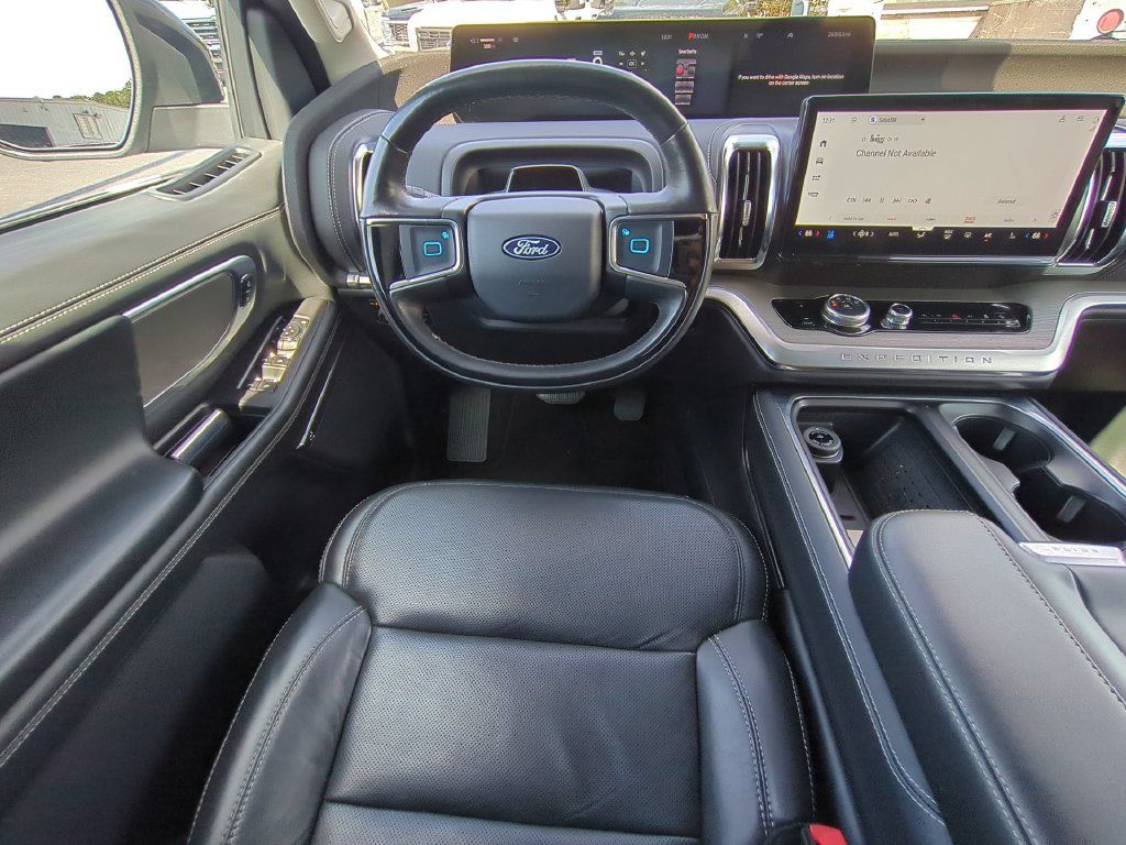 Used 2025 Ford Expedition Max Platinum AWD/4WD image 18