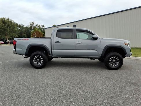 Used 2019 Toyota Tacoma TRD Off-Road AWD/4WD image 3
