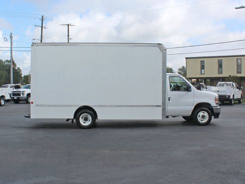 Used 2024 Ford E-450 and Econoline 450 Super Duty w/ Power Windows & Locks Group image 6