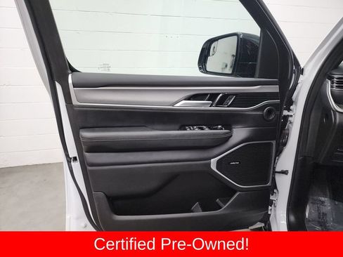 Certified 2025 Jeep Wagoneer Series II w/ 8-Passenger Seating Package AWD/4WD image 11