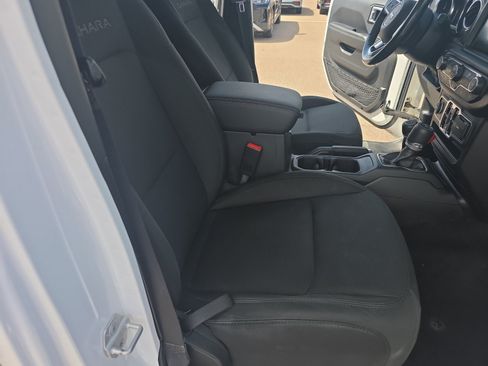 Used 2020 Jeep Wrangler Unlimited Sahara AWD/4WD image 19