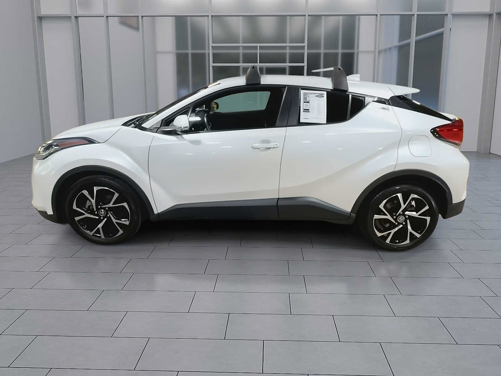 Used 2022 Toyota C-HR XLE FWD image 5