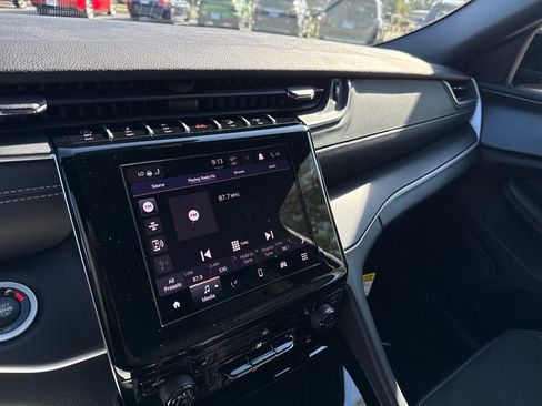 New 2025 Jeep Grand Cherokee Altitude image 28