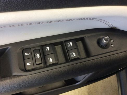 Used 2024 Jeep Compass Limited image 13