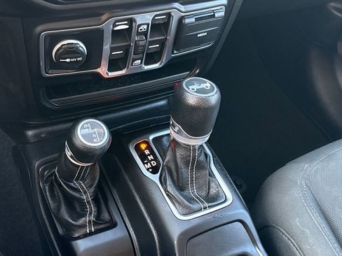 Used 2020 Jeep Wrangler Unlimited Sahara image 22