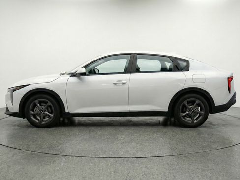 Used 2025 Kia K4 LXS image 5